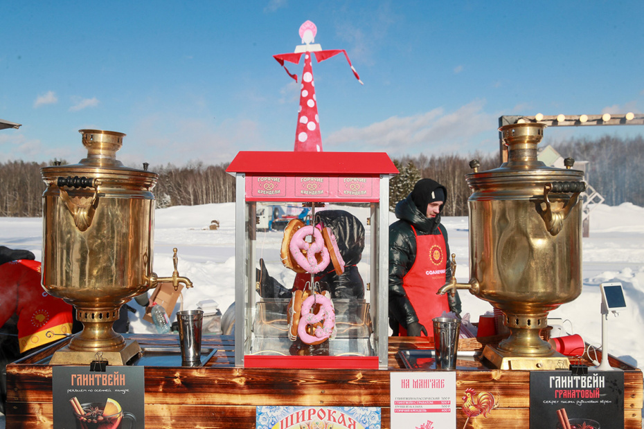 «Главная Масленица России» на территории музея-заповедника «Горки Ленинские» в Подмосковье, посвященная Году единства народов России