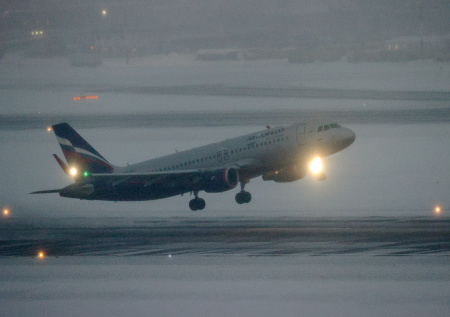 В четырех российских аэропортах введены ограничения