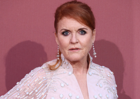 Экс-жена принца Эндрю сбежала из Британии