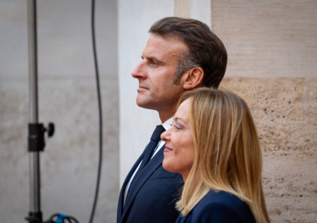 Конфликт между Макроном и Мелони обернулся срывом саммита