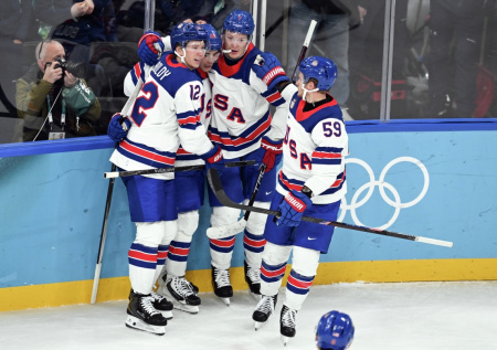 Американские хоккеисты стали олимпийскими чемпионами