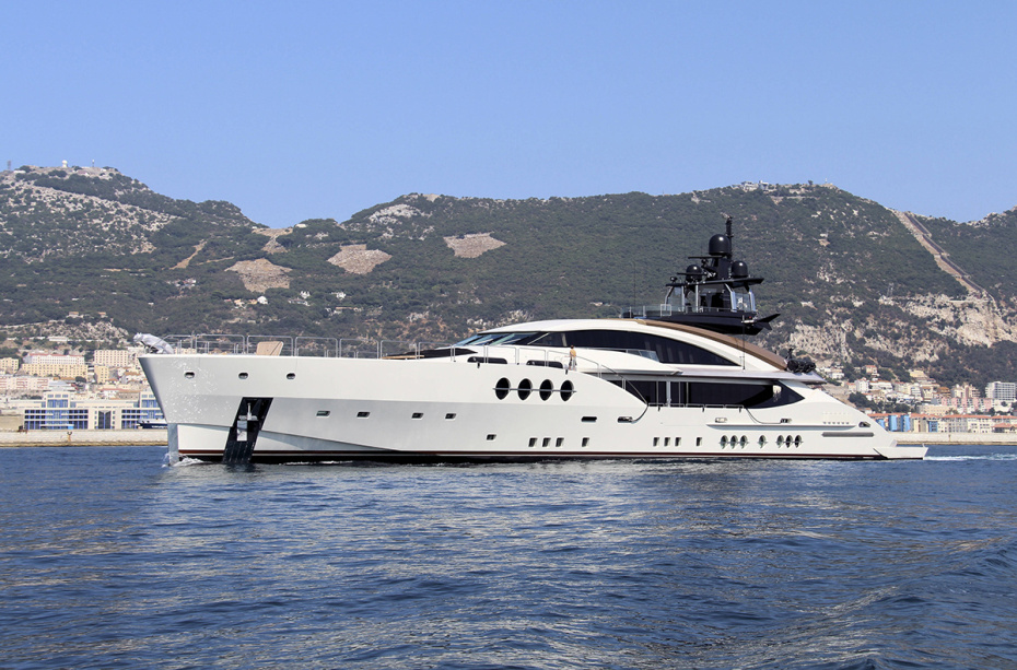 Яхта Lady M Алексея Мордашова в порту Италии