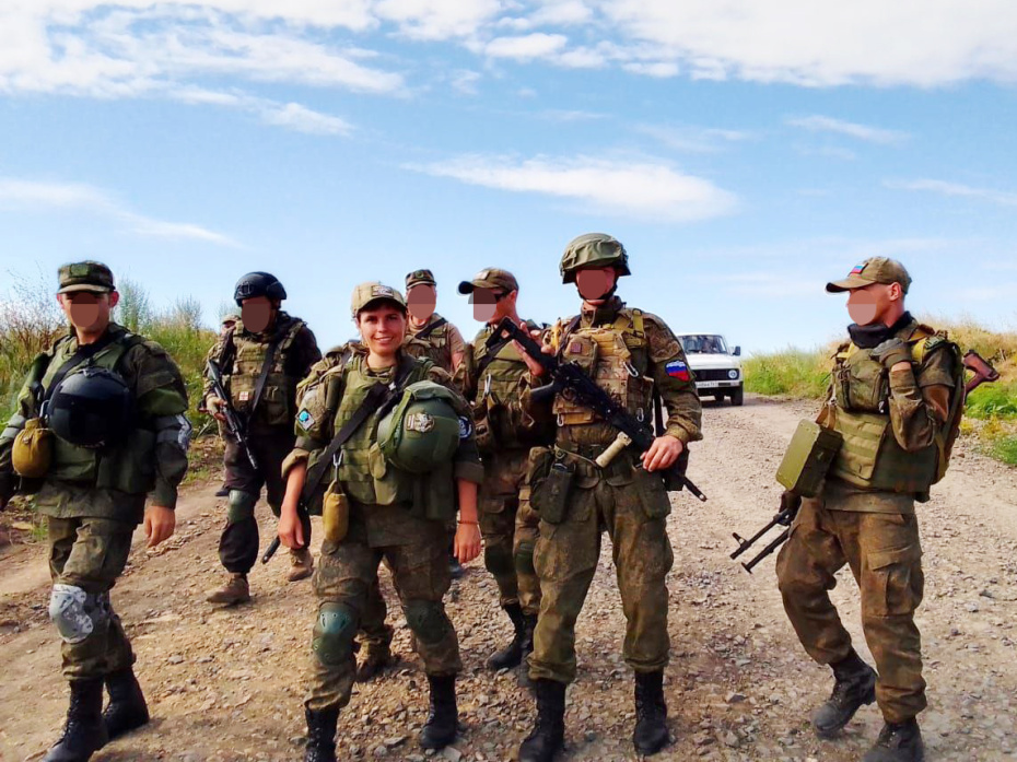 Светлана Омельченко с боевыми товарищами в зоне СВО