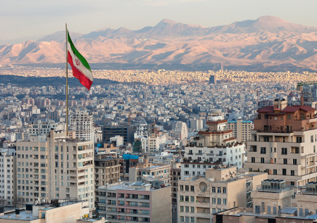 Сильные взрывы прогремели в пригороде Тегерана