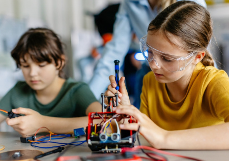 Крымские школьники собрали прототип робота-бармена