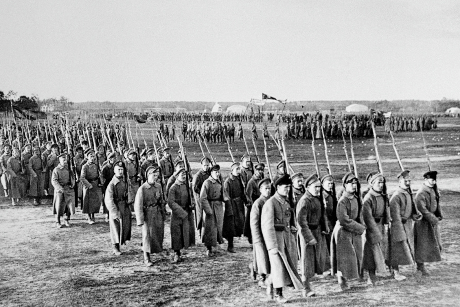 Парад частей Красной армии на Ходынском поле в день празднования 1 мая 1918 года