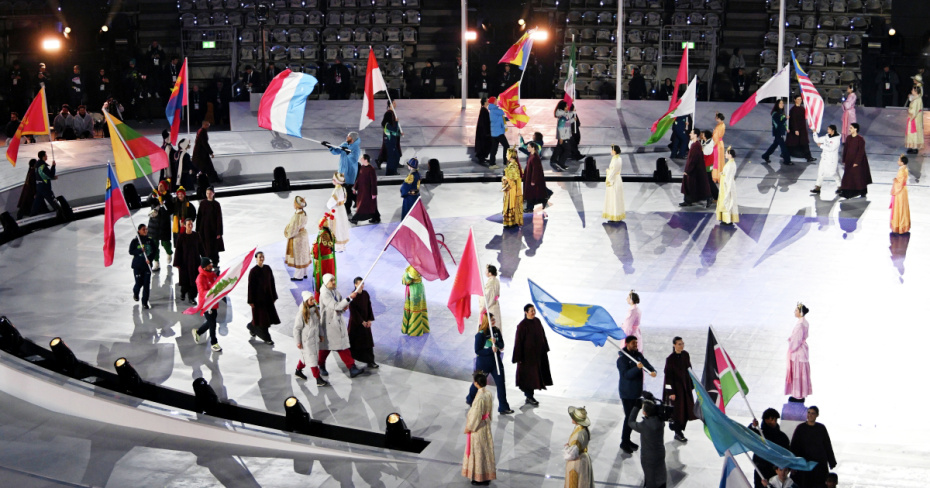 Парад атлетов на церемонии закрытия XXV зимних Олимпийских игр на исторической «Арене ди Верона» в Вероне