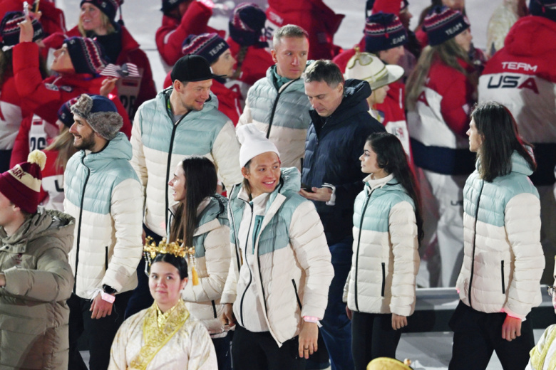 Российские спортсмены во время парада атлетов на церемонии закрытия XXV зимних Олимпийских игр на исторической «Арене ди Верона» в Вероне