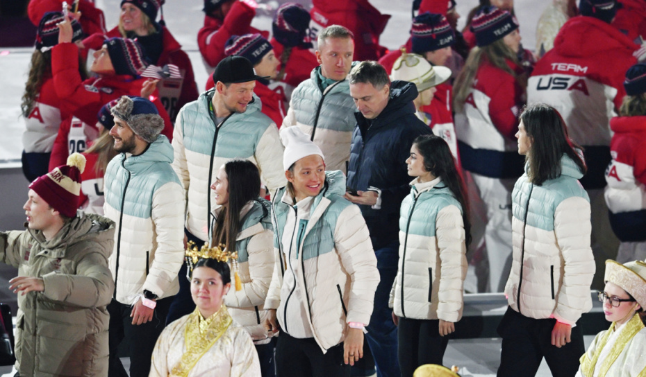 Российские спортсмены во время парада атлетов на церемонии закрытия XXV зимних Олимпийских игр на исторической «Арене ди Верона» в Вероне