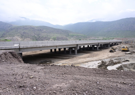 Мост между Нахичеванью и Восточным Зангезуром достроили в Азербайджане