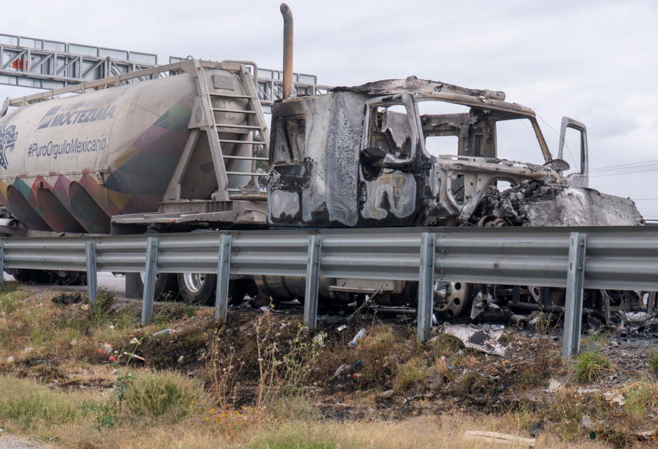 22 февраля 2026 года, Керетаро, Мексика: сгоревший грузовик на трассе Мехико — Керетаро