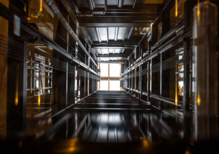 Около 1,2 тыс. человек застряли на смотровой площадке японской «высотки»