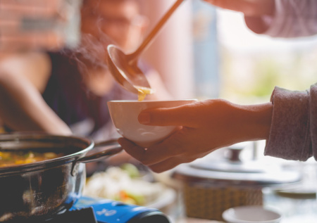 Почему суп получается «пустым», а не наваристым — 3 простых секрета поваров для яркого вкуса и цвета