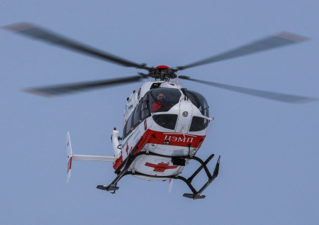 Вертолету пришлось приземлиться в опасном месте ради спасения пациентки