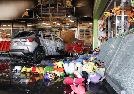 Кровавый хаос в Мексике: кадры жестких стычек после убийства наркобарона