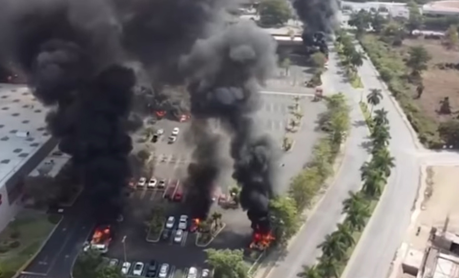 Беспорядки и поджоги в мексиканских городах на фоне противостояния властей и картелей
