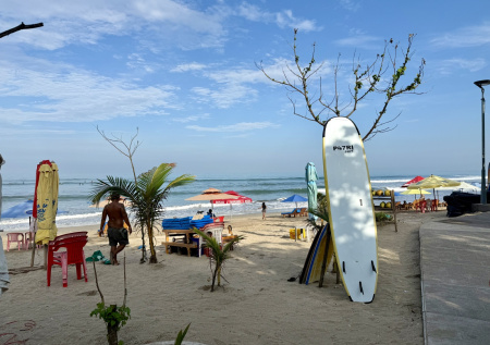 Россиянка случайно обокрала балийский пляж