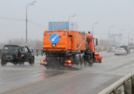 Эксперт раскрыл всю правду о вреде зимних реагентов для авто