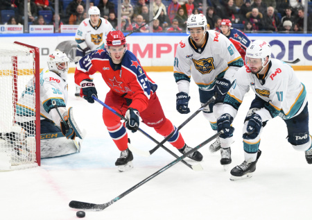 Матч КХЛ прервали из-за угрозы атаки беспилотника