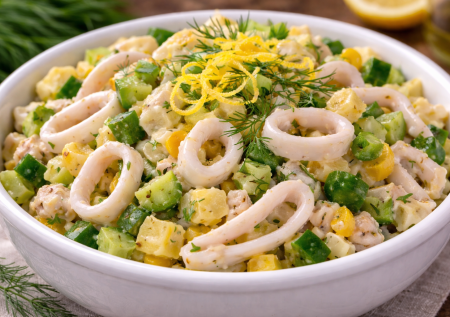 После этих 3 салатов я перестала бояться кальмаров: простейшие и вкусные + правила как их варить