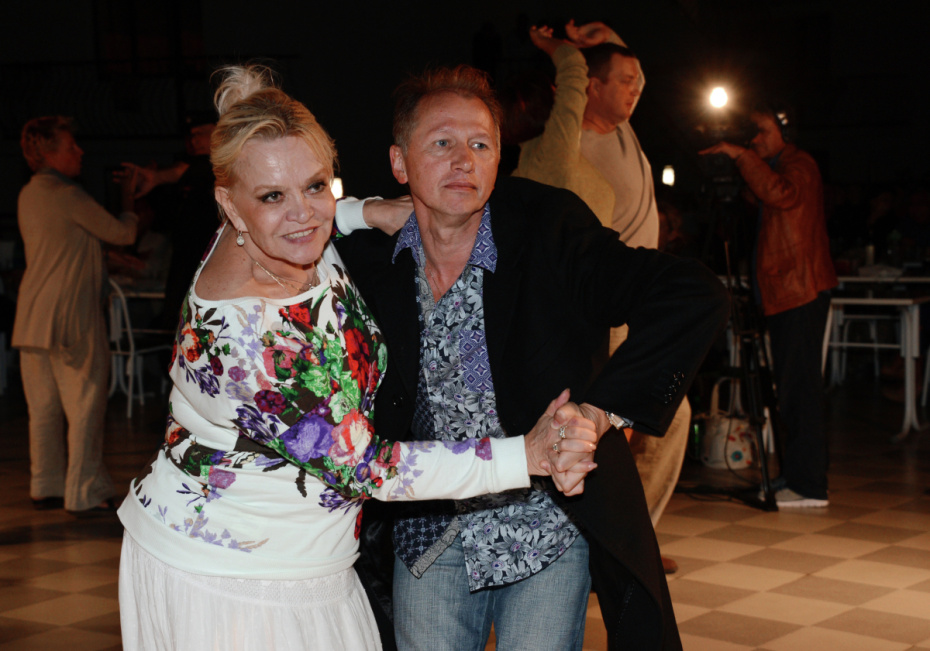 Вице-президент и генеральный директор «Киношока» Ирина Шевчук и режиссер, актер Андрей Анкудинов на вечере актерской песни в рамках ХХII Открытого фестиваля кино стран СНГ, Латвии, Литвы и Эстонии «Киношок-2013» в Анапе