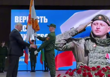 Мотострелковая бригада в КЧР получила знамя с подписью Путина