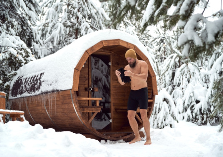 Врач рассказал, кому категорически нельзя ходить в баню в морозные дни