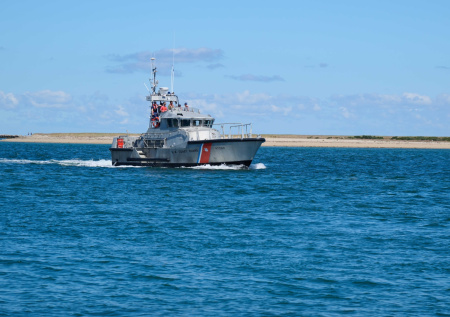 Береговая охрана США начала расследование из-за свастики в туалете