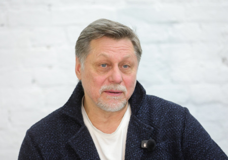 «Запах селедки на весь класс»: Таранда рассказал, как работал грузчиком