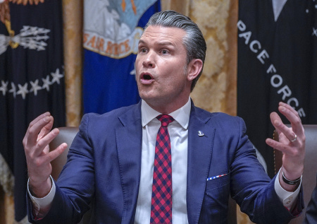 Глава Пентагона допустил существование инопланетян