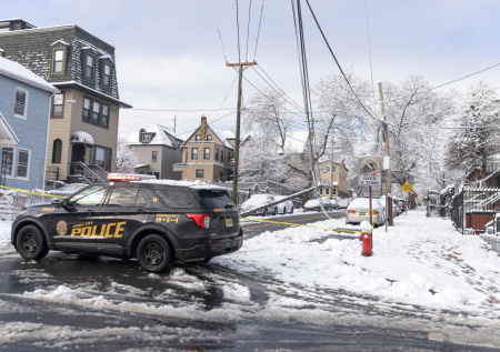 Полицейские устроили «перестрелку» между собой на глазах у прохожих