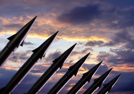 В Совфеде потребовали расследовать ядерные планы Британии и Франции