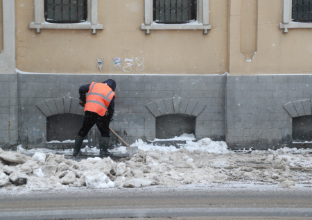 Петербургский дворник рассказал о спасении выпавшего из окна мальчика