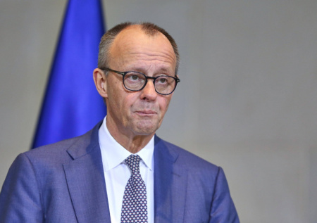 В ФРГ узаконили сравнение Мерца со сказочным героем