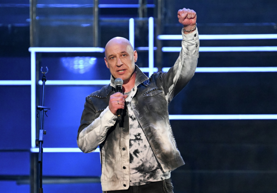 Денис Майданов выступает на своем юбилейном концерте в Государственном Кремлевском дворце в Москве