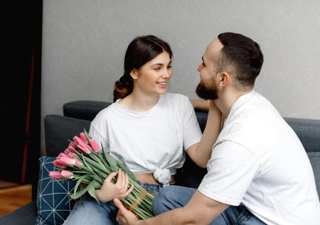 Психолог назвала лучший подарок для женщин на 8 Марта