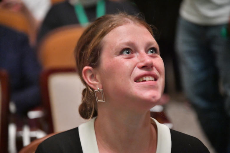 Варвара Шмыкова перед премьерой фильма «Купе номер 6» режиссера Юхо Куосманена в рамках открытого российского кинофестиваля «Кинотавр», 2021 год