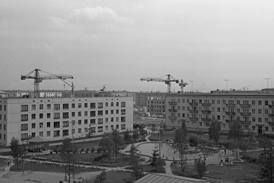 Строительство 9-го квартала Новых Черемушек — опытно-показательного микрорайона, возведенного в 1956–1959 годах в Москве, 1958 год