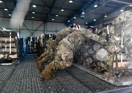 Политолог раскрыл хитрый план Запада по передаче ядерного оружия Украине