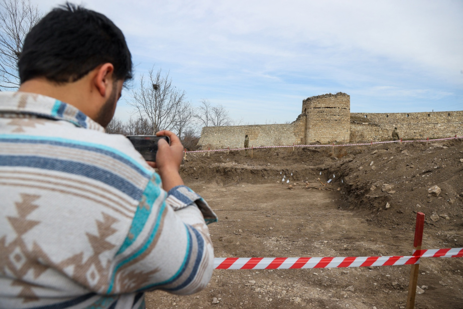 Массовое захоронение останков жертв Ходжалинской трагедии — они были убиты, когда бежали из Ходжалы (Азербайджан)