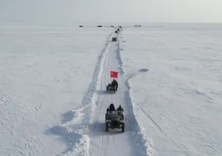 Колонна исторической техники прошла по Дороге жизни в Ленобласти