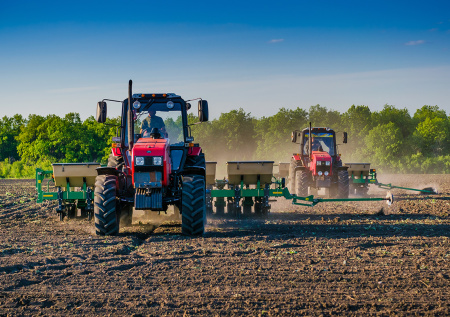 В ФАС оценили запасы топлива для посевной кампании