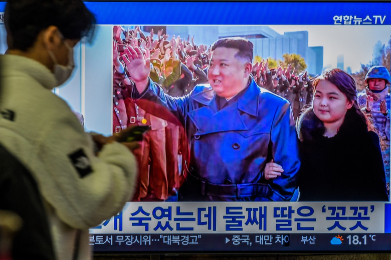 Ким Чен Ын с дочерью Ким Чжу Э