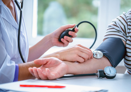 Кардиолог раскрыл, как проявляется ложная гипертония