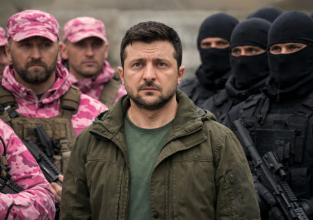 Зеленский между геями и нацистами: кому он уступит ради вступления в ЕС