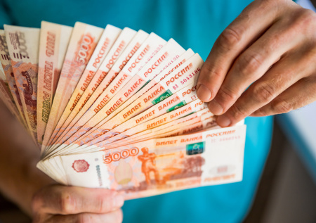 В России за год выявили 6 тыс. поддельных банкнот