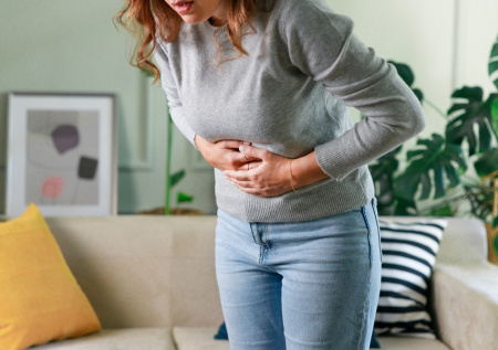 Гастроэнтеролог перечислила причины боли в левом боку