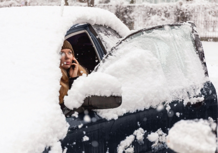 Автоэксперт рассказал, чем опасен снег для машины