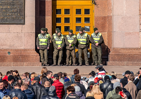 Жители ЛНР почтили память жертв атаки на колледж в Старобельске
