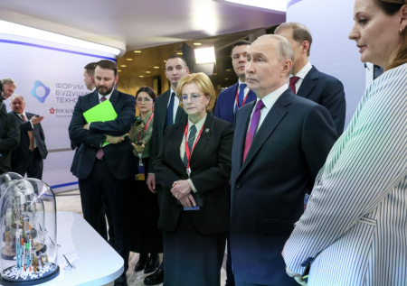 Путину показали устройство для мгновенного «чтения» ДНК